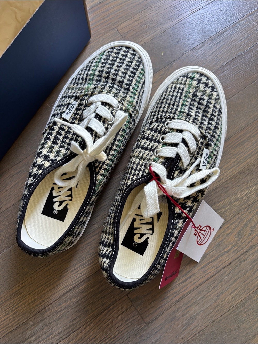 Vans Harris Tweed low top sneakers size 4 
NWT and box